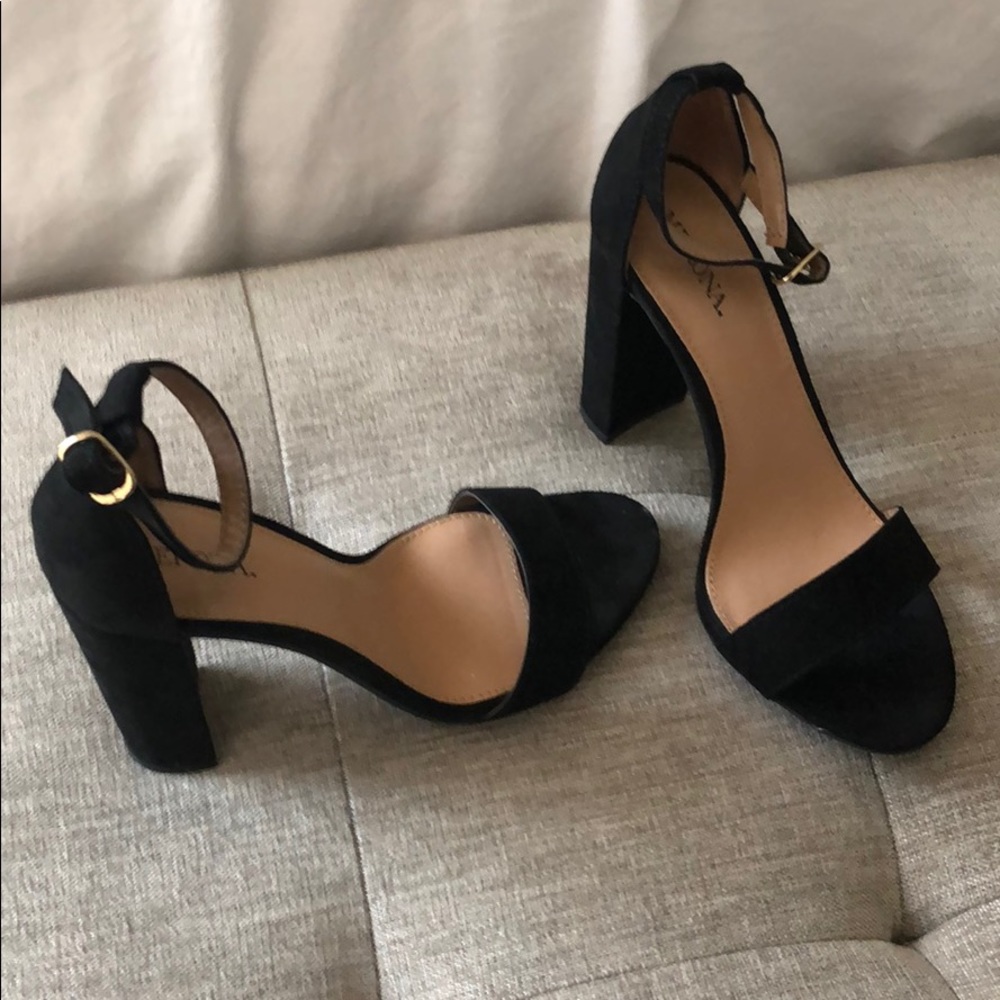 Black block heel pumps